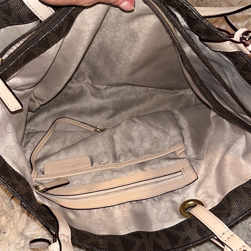 Michael Kors purse - Picture 3 of 4